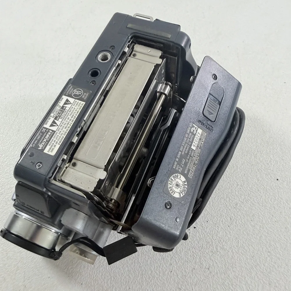 Sony‎ Digital Handycam DCR-TRV250 Nightshot FOR PARTS/REPAIR Read Description